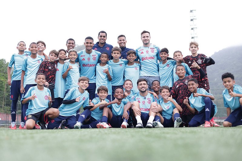 Flamengo Usa Manto Especial pelo Dia das Crianças